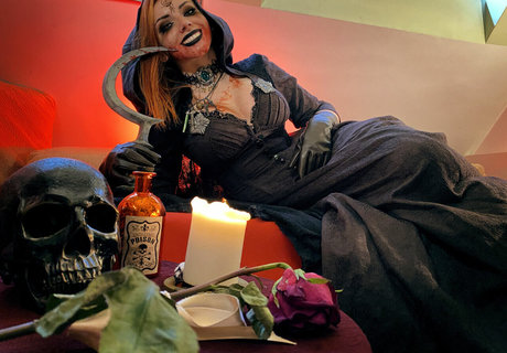 Ezy Summers Cosplay xxx actress photos