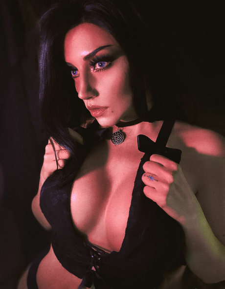 Ezy Summers Cosplay naked actress photos
