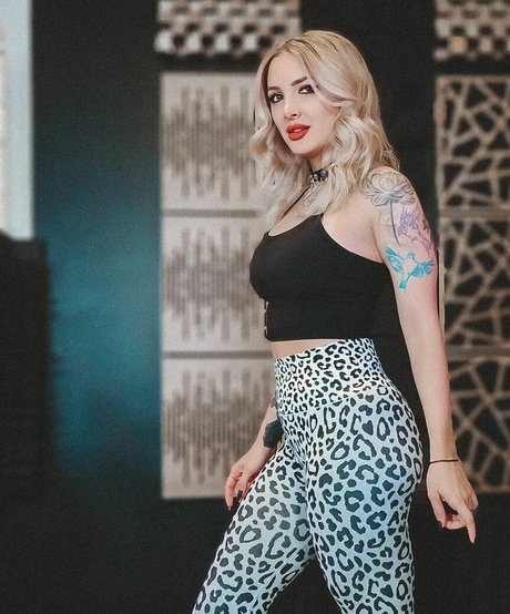 Addie Nicole Amick star beautiful galleries