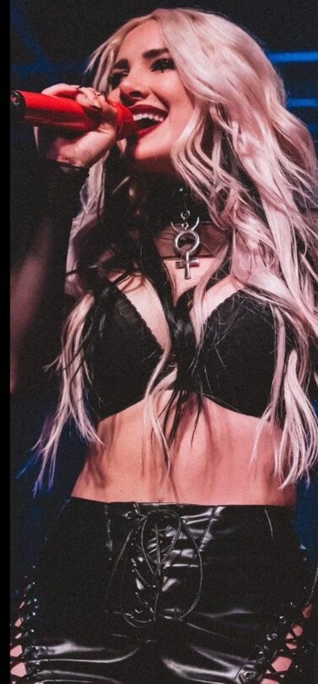 Addie Nicole Amick pretty pornstar pictures