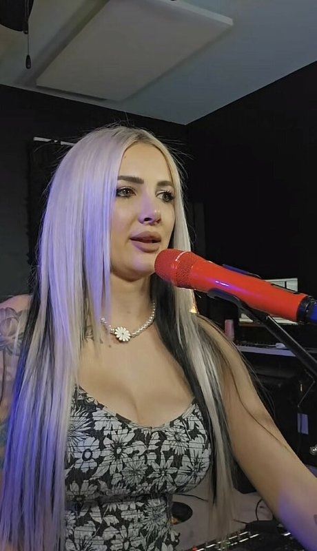 Addie Nicole Amick pornstar hd gallery