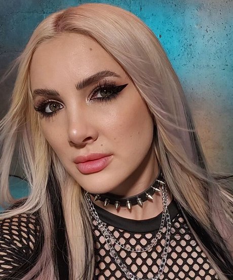 Addie Nicole Amick high quality pornstar img