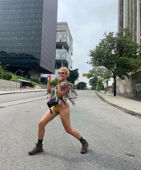 Bruna Linzmeyer pornstar erotic photos