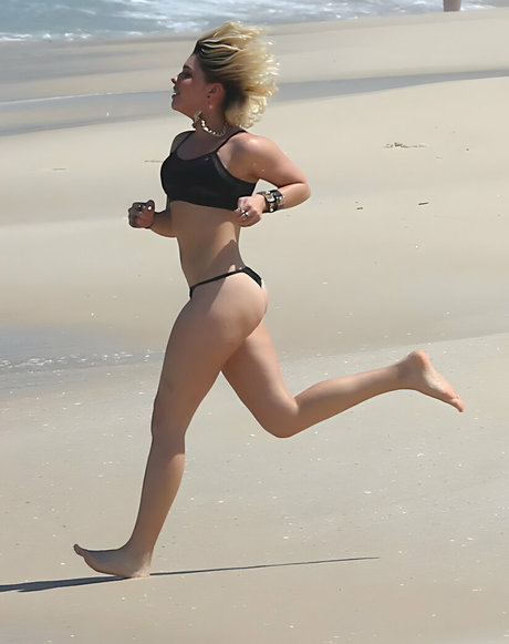 Bruna Linzmeyer model nice galleries