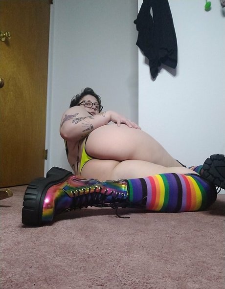 ala mode naked model pics