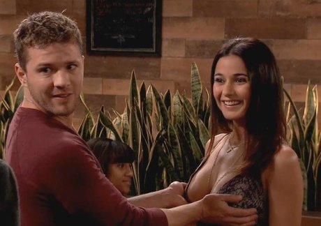 Emmanuelle Chriqui star perfect pic