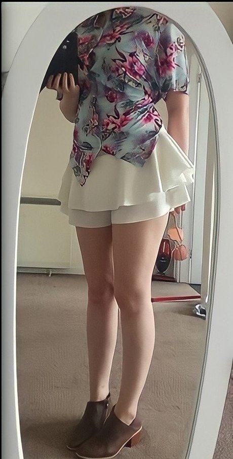 Kiwo xxx model photo