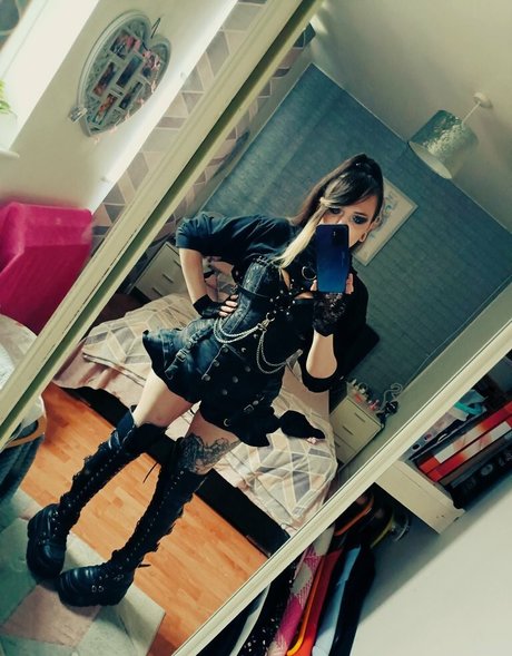 Kiwo pornstar nude pictures