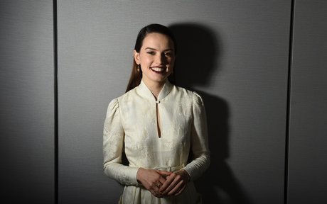 Daisy Ridley hot star photo