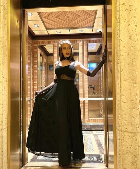 Laura Amuyus nude pornstar img