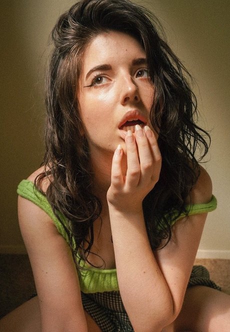 Slight Sounds ASMR star pornographic image