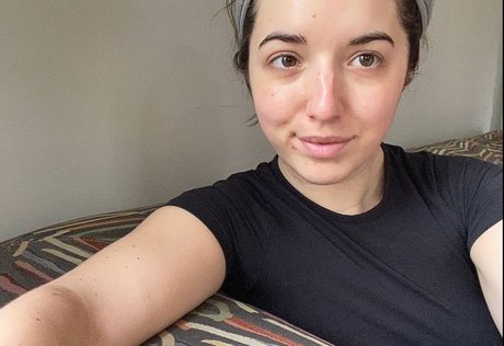 Slight Sounds ASMR star pornographic images