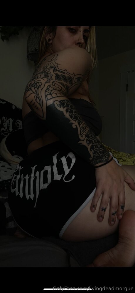 Livingdeadmorgue pornstar naked img