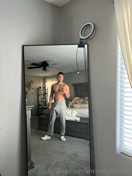 Imreadyfreddy model naked images
