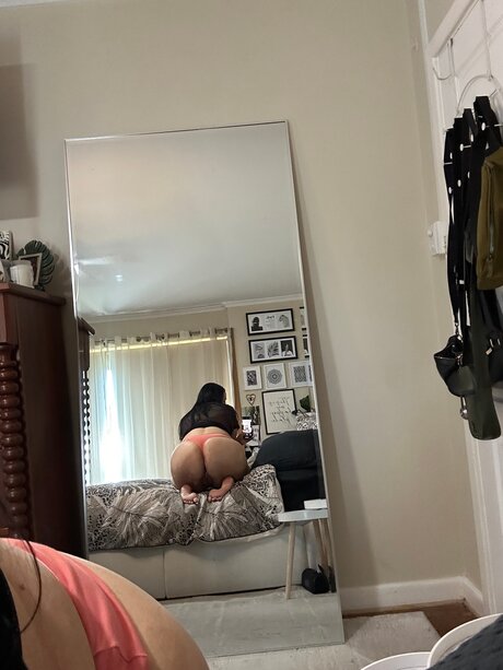 Itsme Valirie star sexy pics