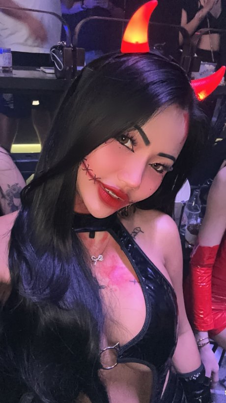 Praew Phatcharin pornographic actress archive