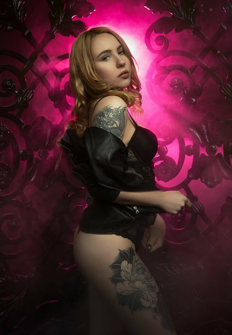 Bella Mur pretty model photo