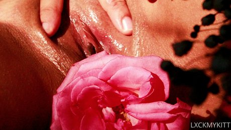 Lxckmykitt model naked pic