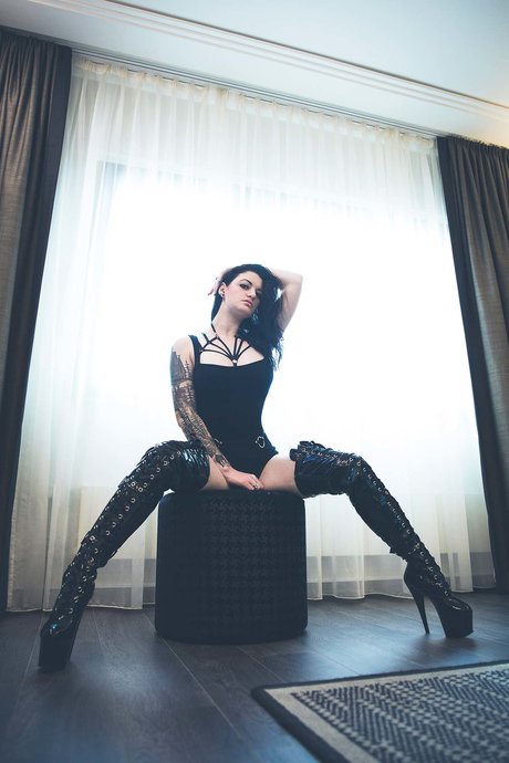 Alissa Noir erotic star images