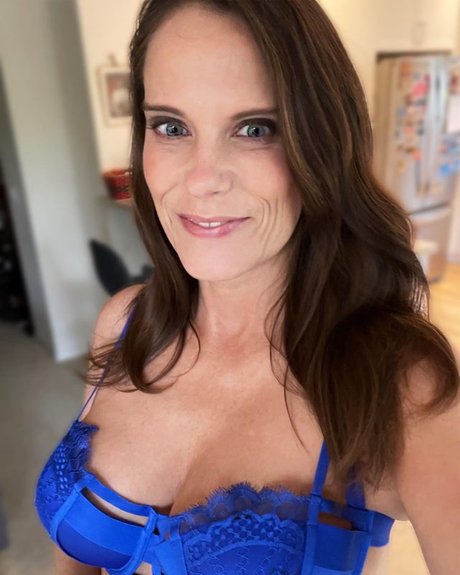 Annabelle Peaches nudes actress archive