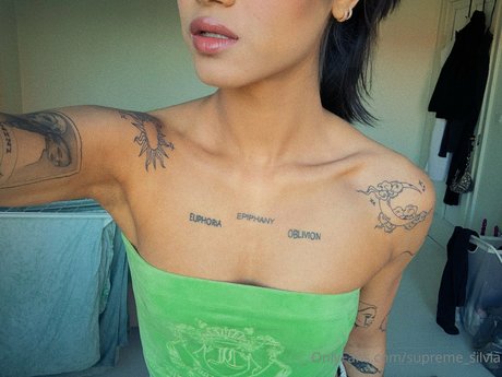 supreme silvi naked model image