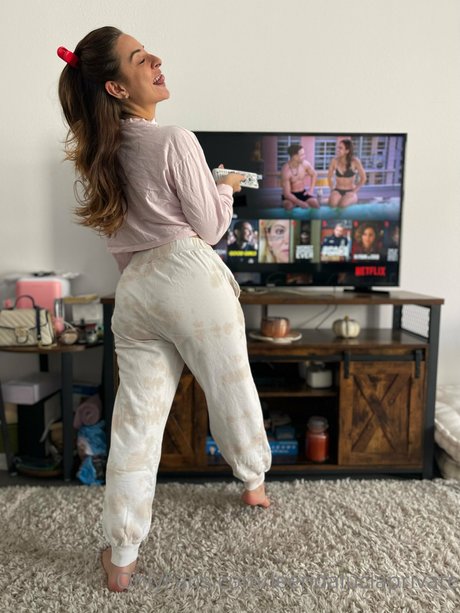 Leenda Lucia nudes actress gallery