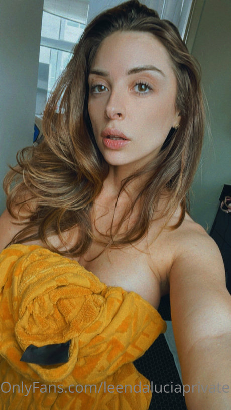 Leenda Lucia sexy star images