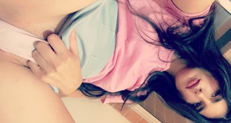 Holly Shit Profile pic