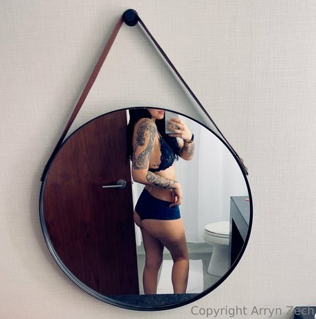 Arryn Zech star nude gallery