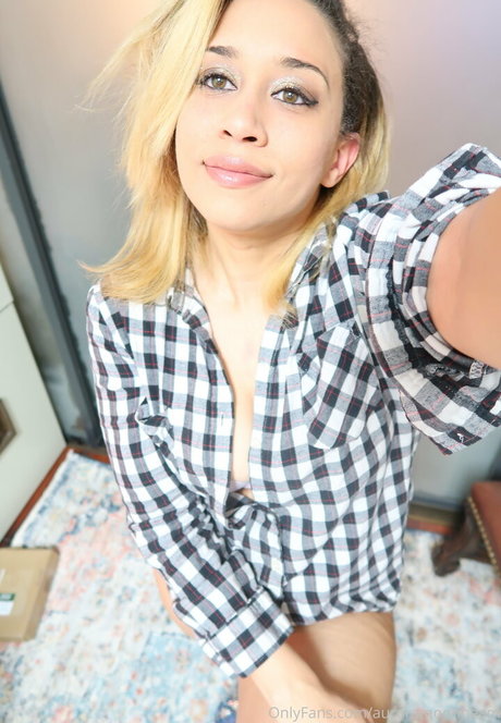 Aurora Jolie perfect actress photo