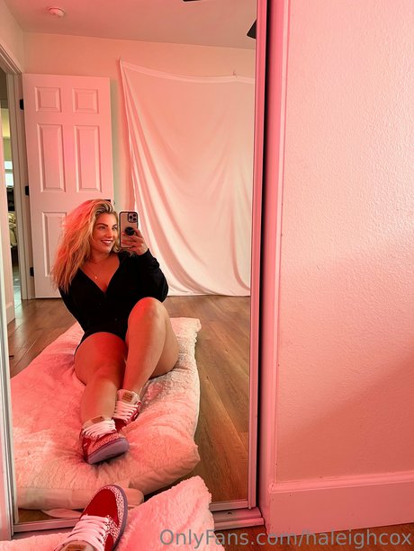 Haleigh Cox hot actress img