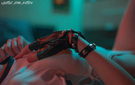 Little Emo Kitten star nudes pic