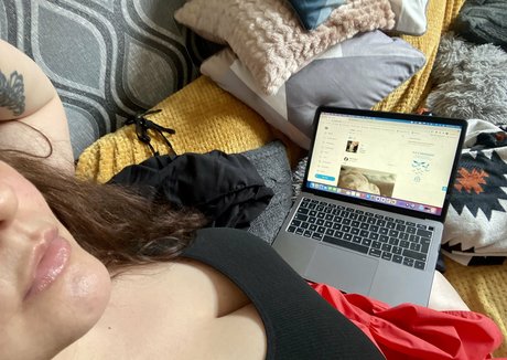 Bella Gold xxx pornstar pic