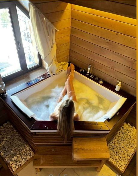 Gina Frozen pornstar sexy photo