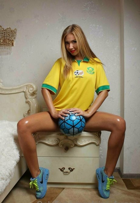 Gina Frozen star naked photo