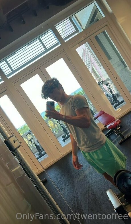 twentoofree sex model picture