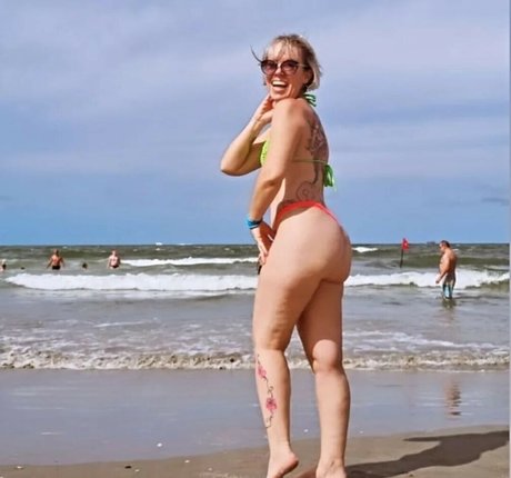 Vanessa Carazzo model adult galleries