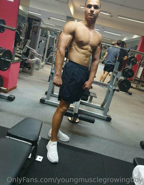 youngmusclegrowingboy star photos