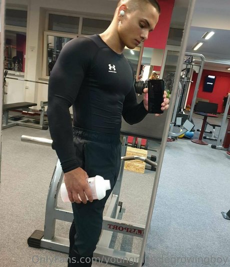 youngmusclegrowingboy model pretty img