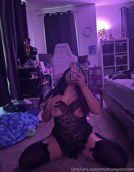 geekie boos naked model galleries