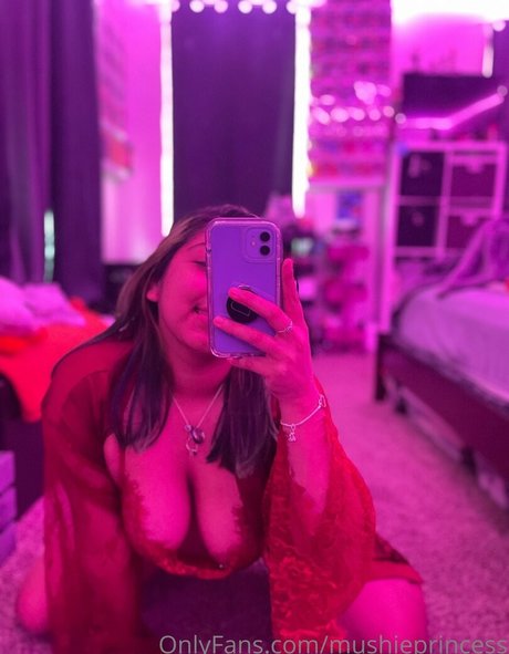 geekie boos exclusive model picture