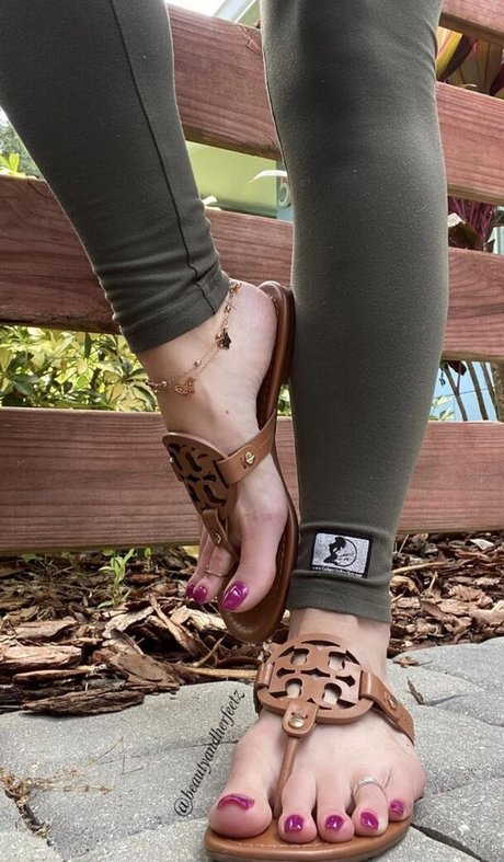 Beautyandherfeetz pornstar adult gallery