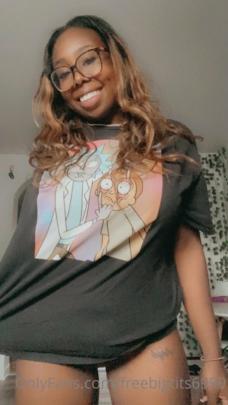 freebigtits6999 model hot image