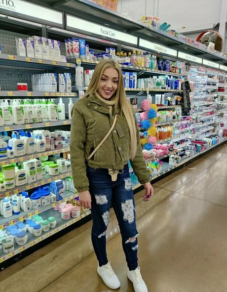 milababygirll pornstar adult image