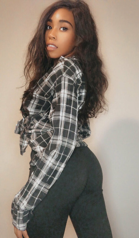 aprilraeee top actress pictures