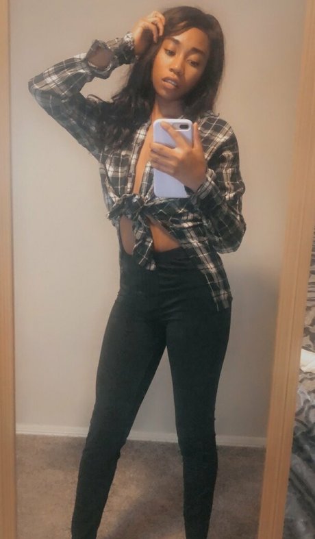 aprilraeee exclusive star img