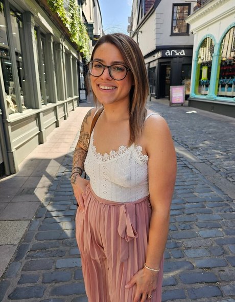 Innocenthotwifexxx model nude img