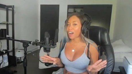 Ericka Bozeman model hd img