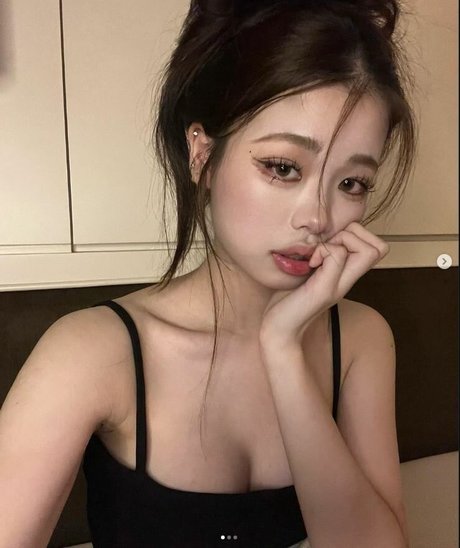 amberrllo model nude pic