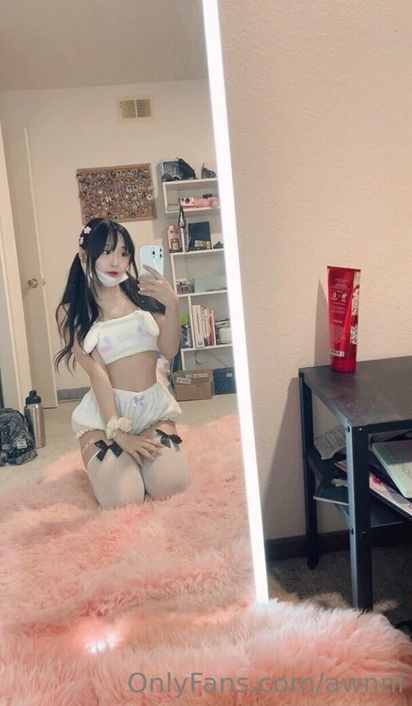 awnni nude pornstar photos